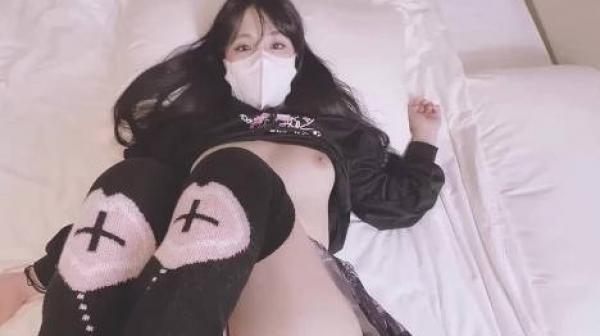 QQOG-041萝莉同桌跟我在床上补习